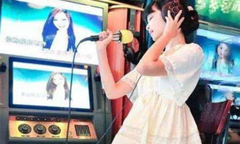 自助迷你KTV多少钱一台？新款录歌移动ktv多少钱